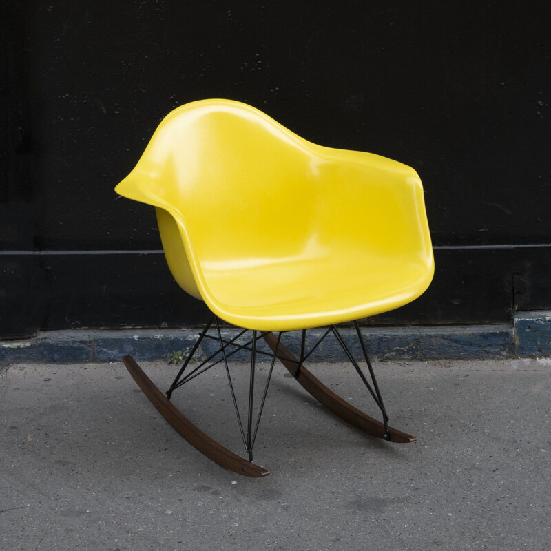 Vintage rocking chair bright yellow de Charles & Ray Eames for Herman Miller