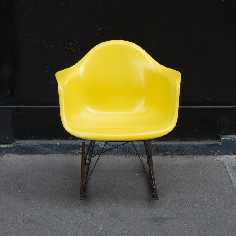 Fauteuil à bascule vintage jaune vif de Charles & Ray Eames pour Herman Miller