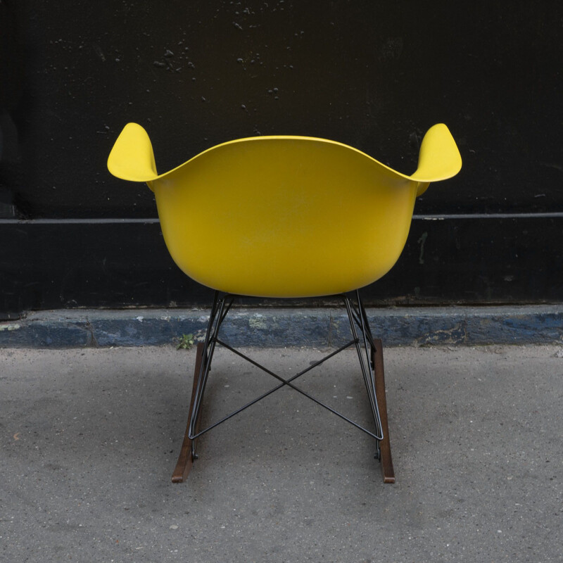 Vintage rocking chair bright yellow de Charles & Ray Eames for Herman Miller