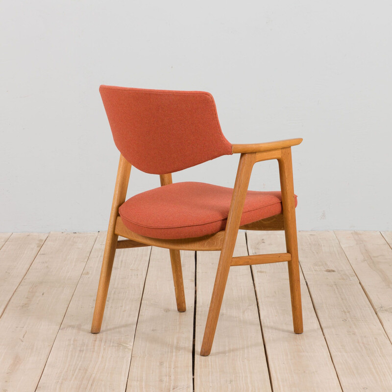 Chaise de bureau en chêne vintage en laine rouge pâle par Erik Kirkegaard
