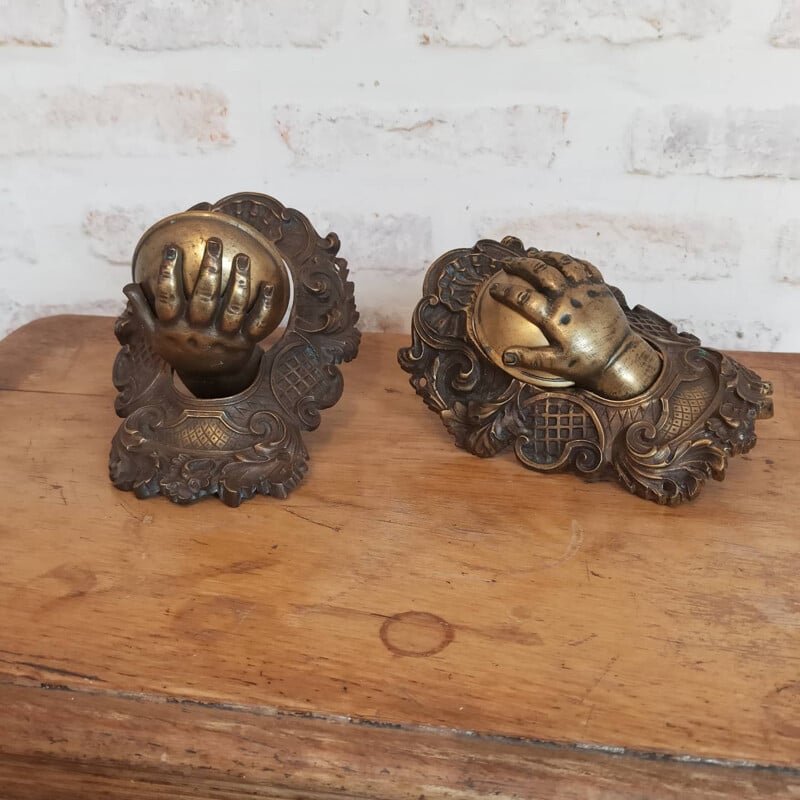 Pareja de receptáculos de bronce vintage para bolas de billar