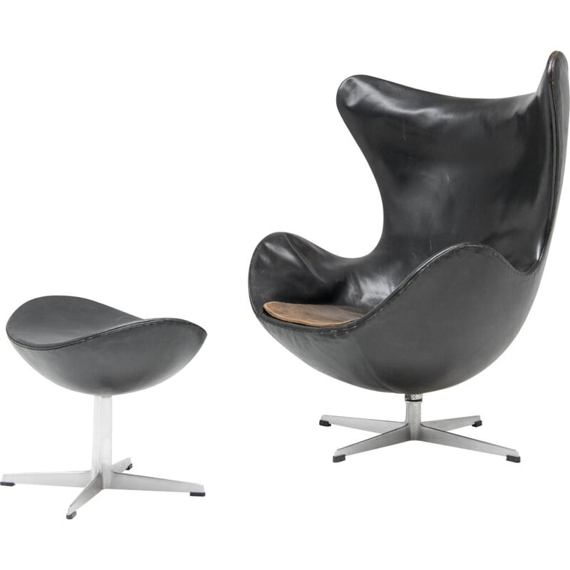 Vintage "Egg" chair and ottoman by Arne Jacobsen for Fritz Hansen, Denmark 1950s