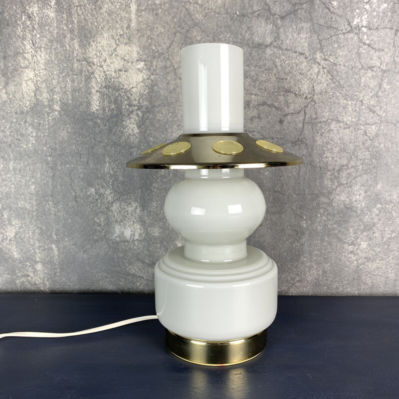 Lampe de table vintage en verre opalin et laiton, 1960