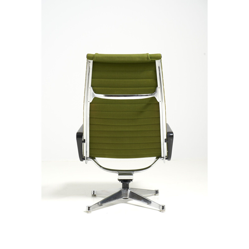 Fauteuil lounge pivotant vintage "EA124" par Charles et Ray Emes pour Herman Miller, USA 1950