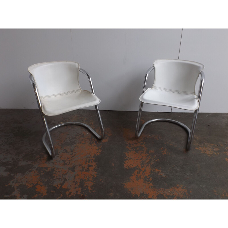 Paire de chaises vintage en cuir blanc par Metaform, Pays-Bas