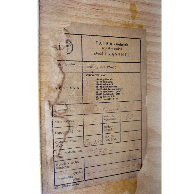 Table extensible vintage en chêne de Tatra, 1960