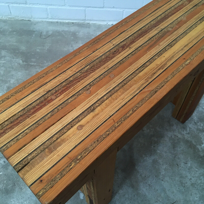 Panchina vintage brutalista in legno realizzata a mano
