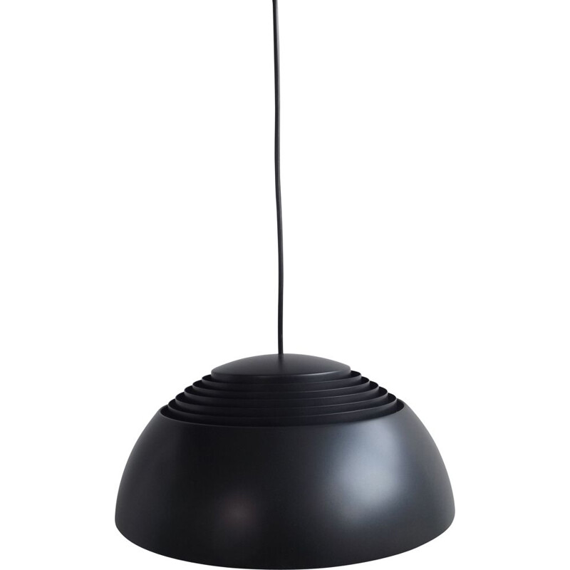 AJ Royal vintage suspension por Arne Jacobsen para Louis Poulssen