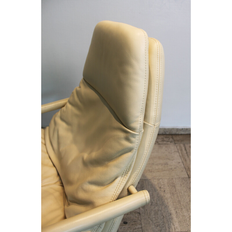 Paire de fauteuils pivotants vintage en cuir sur pied pentagonal