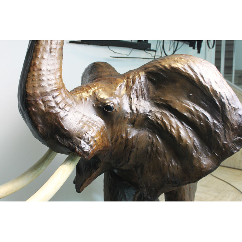 Statue éléphant vintage en cuir
