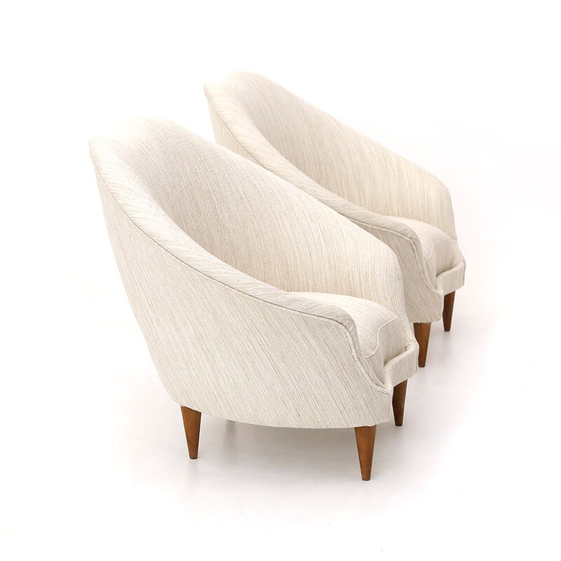 Pair of vintage armchairs in creamy white fabric by Federico Munari, 1950s