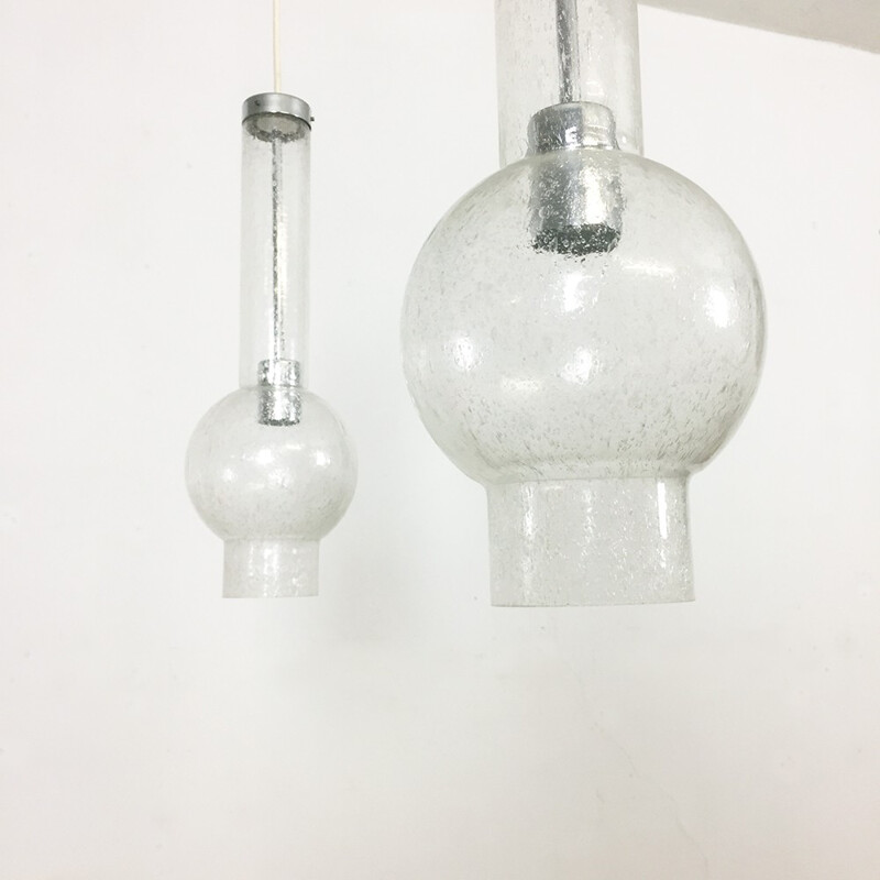 Coppia di lampade a sospensione in vetro soffiato vintage, Germania 1970