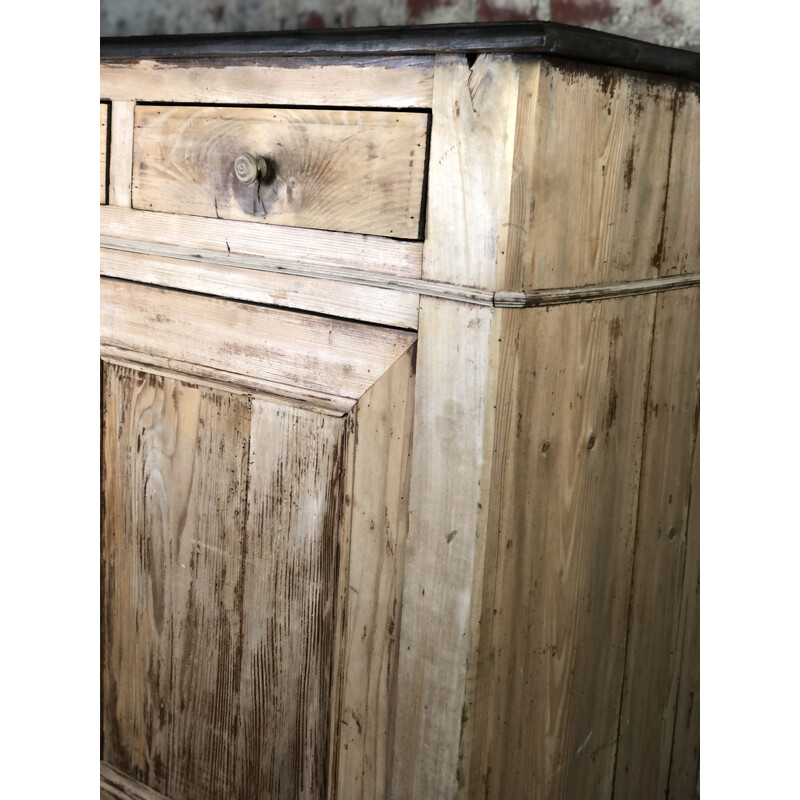 Vintage dressoir in pichepin en in de was gezet gezwart houten blad