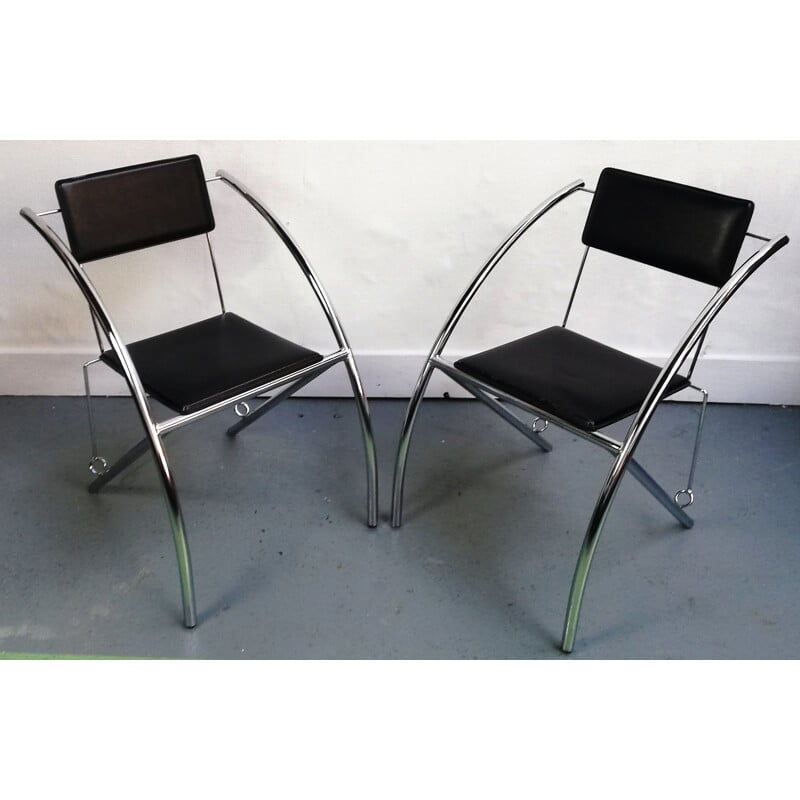 Paire de chaises vintage en cuir et en aluminium chromé