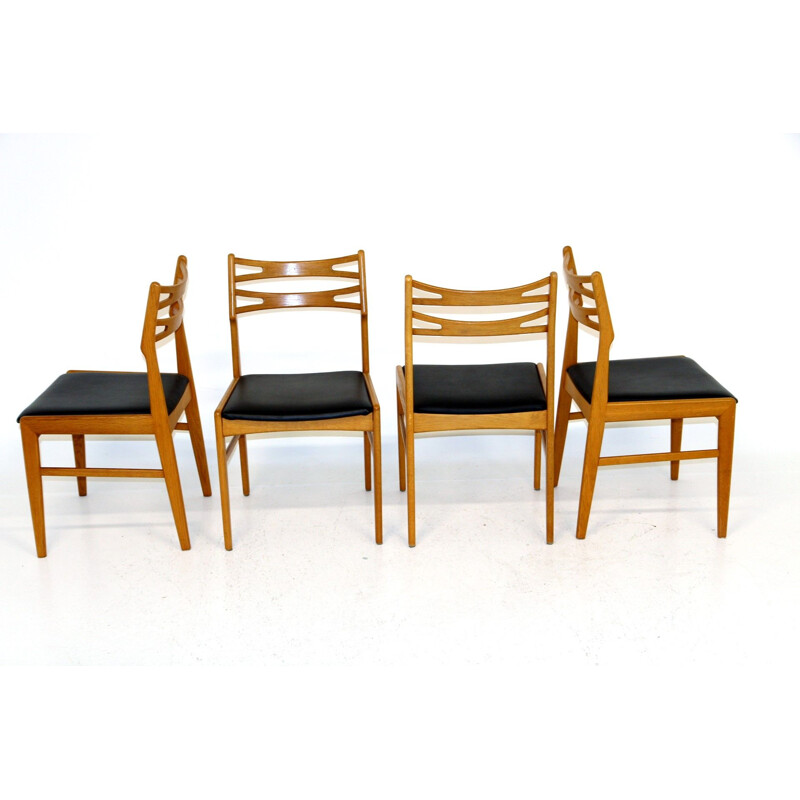 Ensemble de 4 chaises vintage en chêne et simili-cuir, Suède 1960