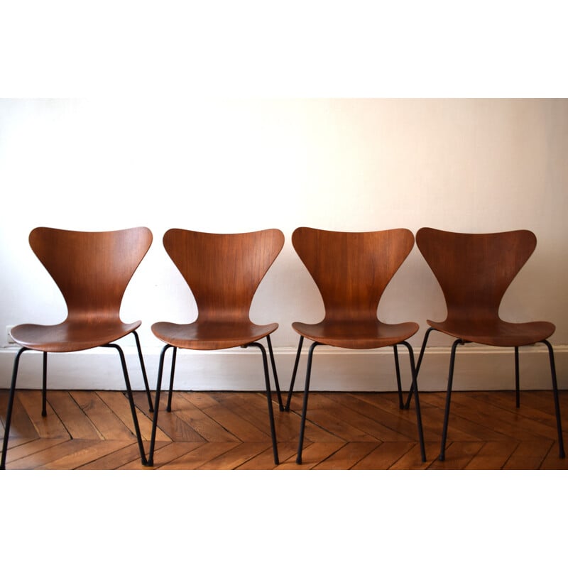 Suite de 4 chaises "Série 7" Fritz Hansen, Arne JACOBSEN - 1963