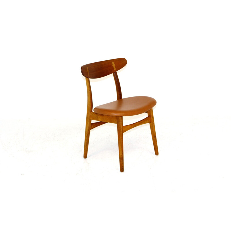 Conjunto de 4 sillas vintage de roble y cuero de Hans j. Wegner para Carl Hansen