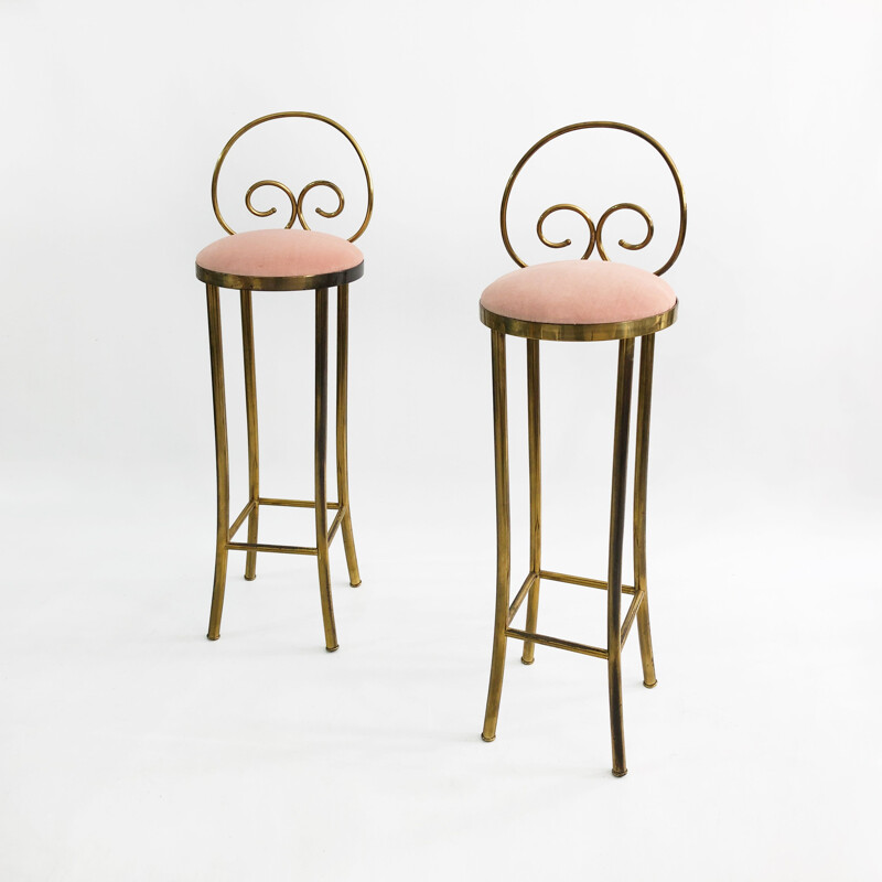 Pair of mid century brass bar stools in pastel pink velvet, Italy 1970s