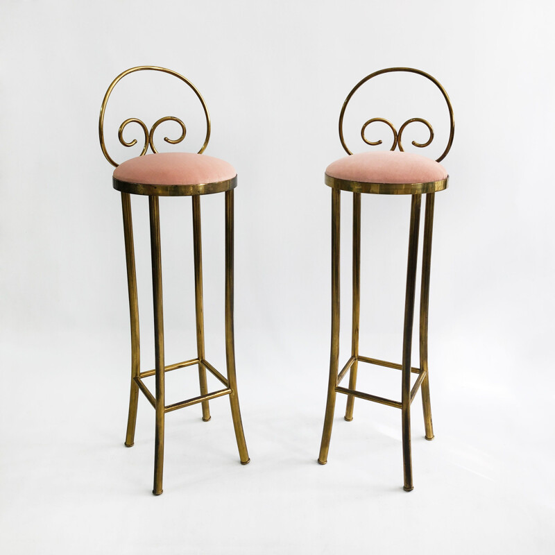 Pair of mid century brass bar stools in pastel pink velvet, Italy 1970s