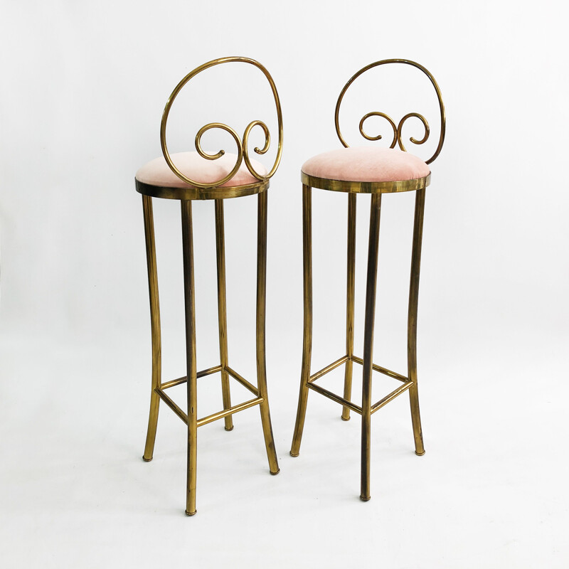 Pair of mid century brass bar stools in pastel pink velvet, Italy 1970s