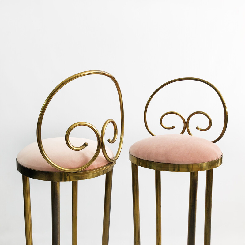 Pair of mid century brass bar stools in pastel pink velvet, Italy 1970s