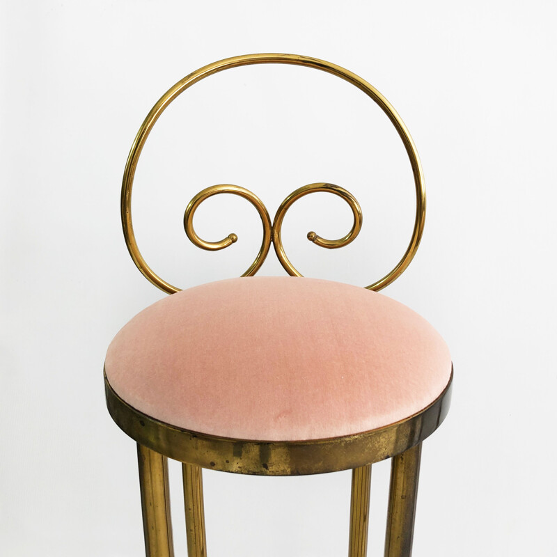 Pair of mid century brass bar stools in pastel pink velvet, Italy 1970s