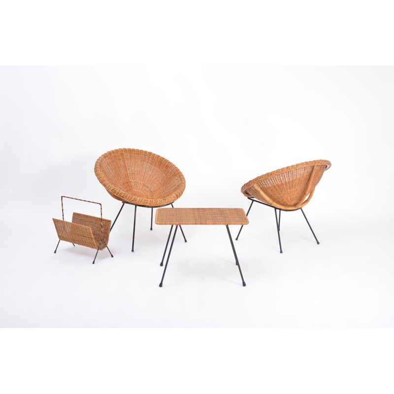 Conjunto de cadeiras com mesa lateral e estante de revista italiana vintage em rattan