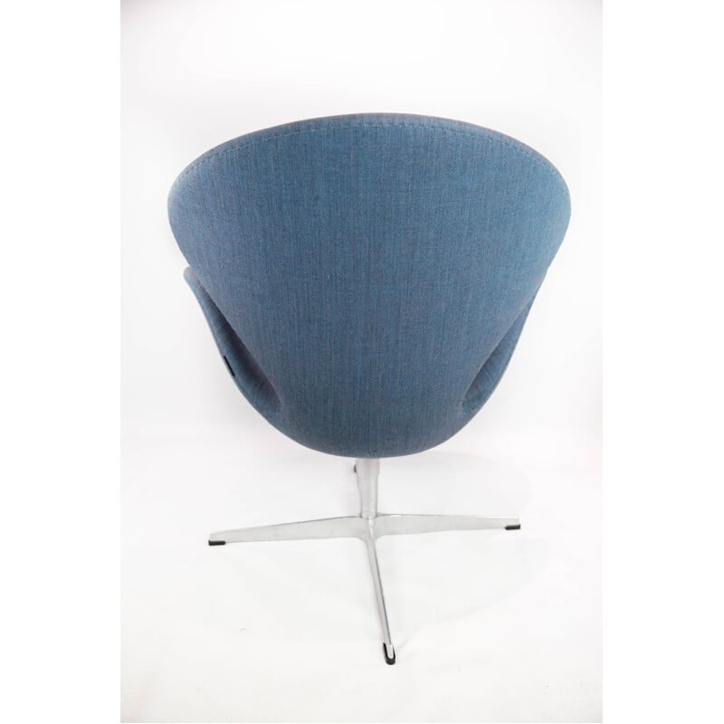 Vintage blue wool fabric swan armchair model 3320 by Arne Jacobsen for Fritz Hansen, 2014