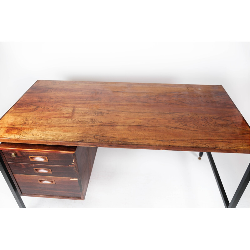 Vintage-Schreibtisch aus Palisanderholz und Metallbeinen, Dänemark 1960