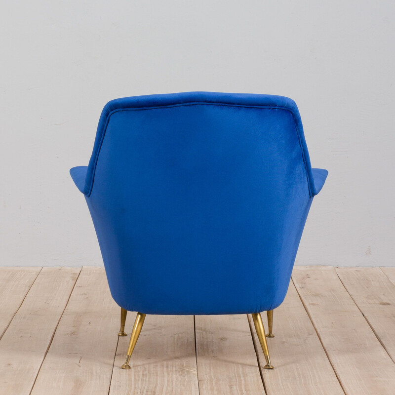 Italian vintage blue velvet armchair by Gigi Radice, 1960s