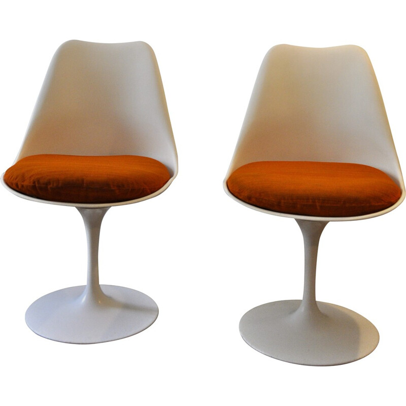 "Tulip" Knoll white chairs with orange cushion, Eero SAARINEN - 1960s