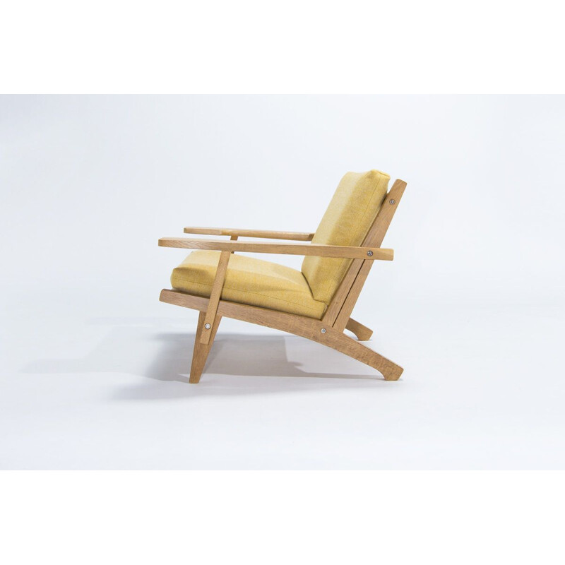 Vintage armchair GE375 in oakwood & wool by Hans Wegner for Getema, 1960s