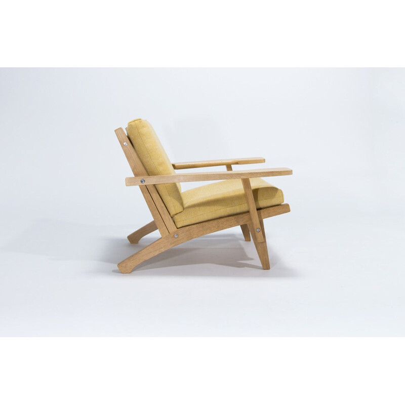 Vintage armchair GE375 in oakwood & wool by Hans Wegner for Getema, 1960s