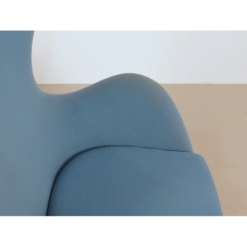 Fritz Hansen "Egg" chair and ottoman in blue fabric, Arne JACOBSEN - 2000s