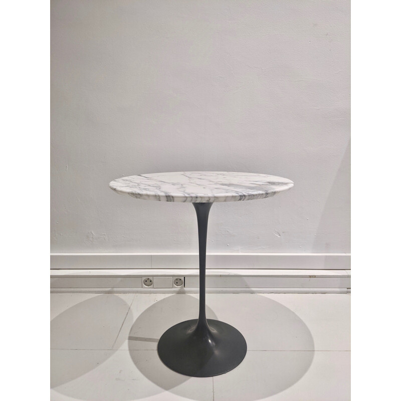 Vintage pedestal table with white marble top and black base by Eero Saarinen for Knoll