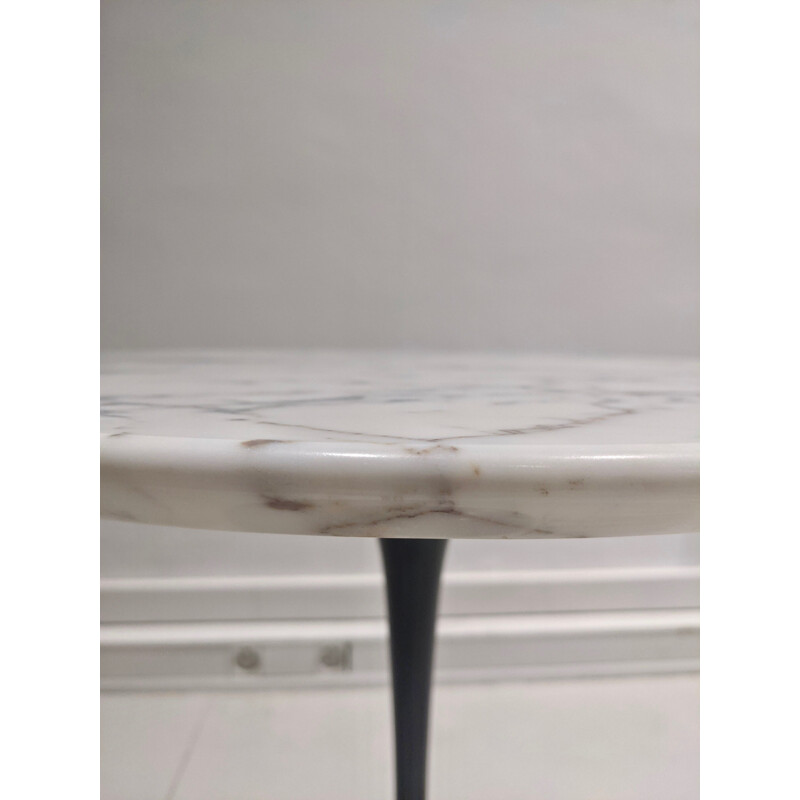 Vintage pedestal table with white marble top and black base by Eero Saarinen for Knoll