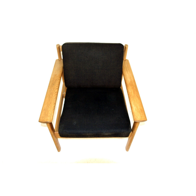 Skandinavischer Vintage-Sessel aus Eiche und schwarzem Baumwollstoff, Schweden 1960