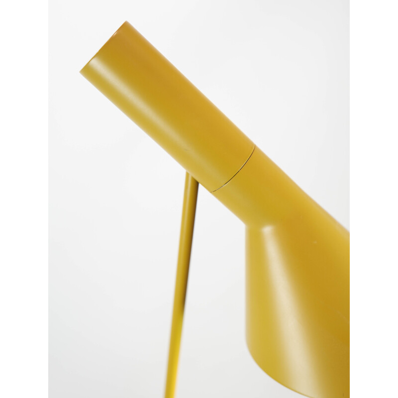 Lampadaire vintage jaune par Arne Jacobsen pour Louis Poulsen