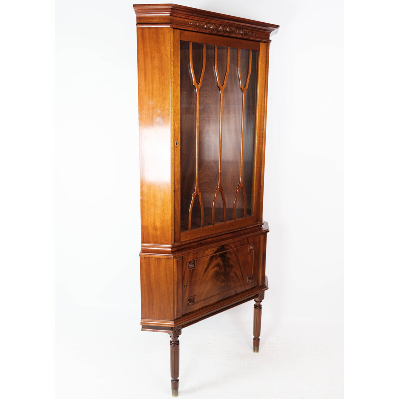 Vintage Hepplewhite corner cabinet of mahogany with glass door, 1920s