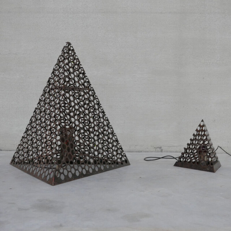Une paire de lampes de table et de lampadaires pyramides géométriques français vintage, 1970