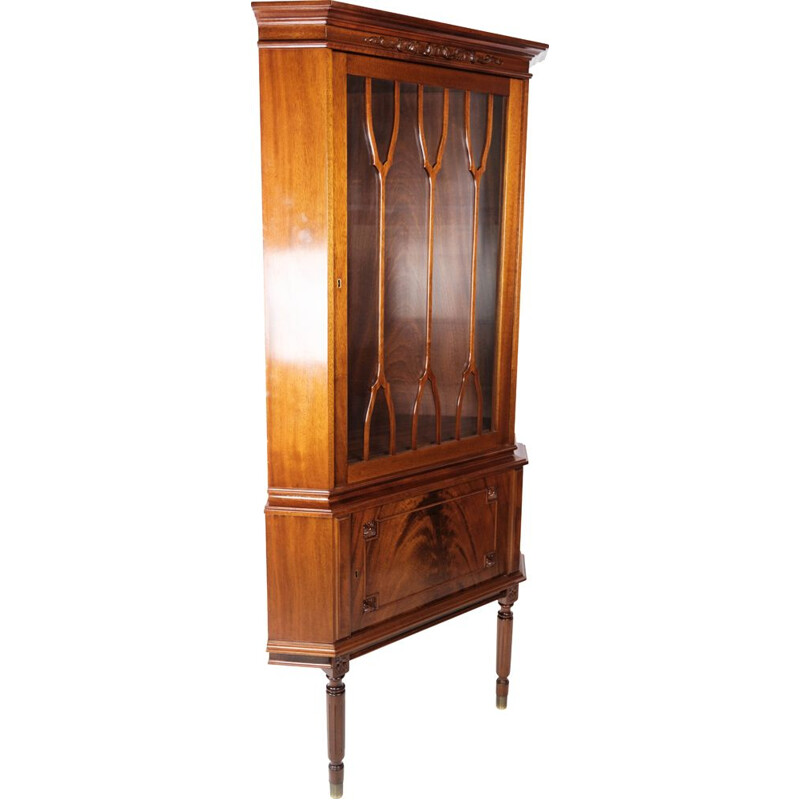 Vintage Hepplewhite corner cabinet of mahogany with glass door, 1920s