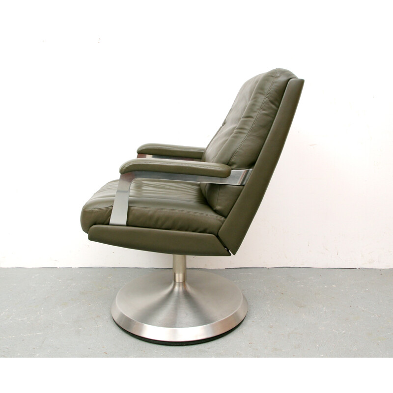 Swiveling armchair in green leather - 1970s