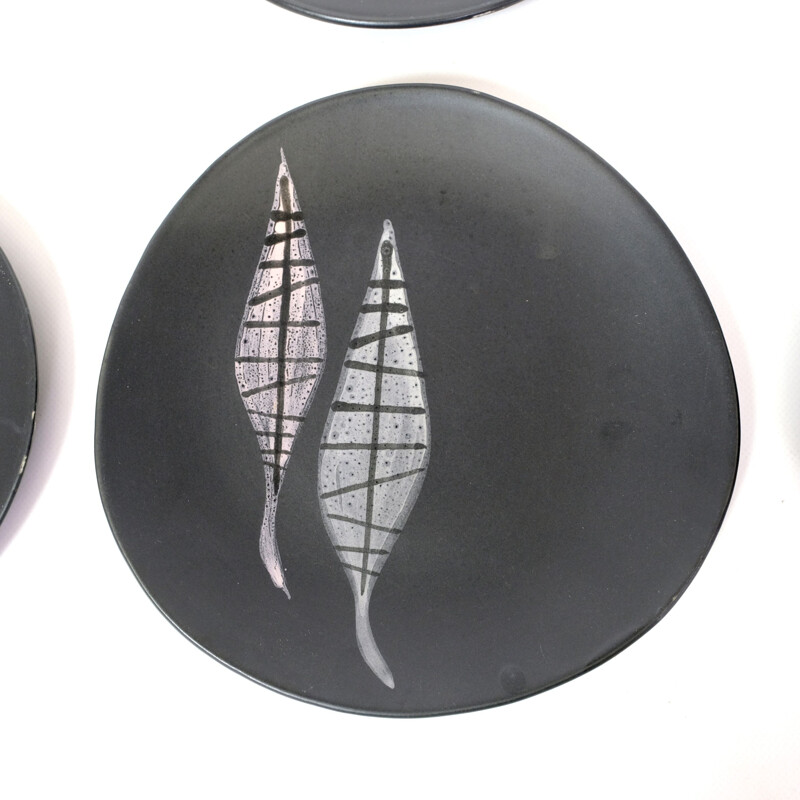 Ensemble de 6 assiettes vintage en céramique noires décorées