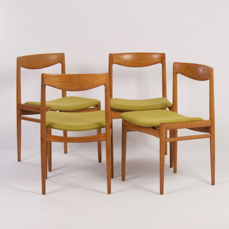 Suite de quatre chaises scandinaves en chêne - 1960