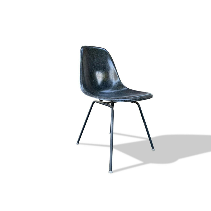 "Dsx" vintage chair in fiberglass by Charles & Ray Eames for Herman Miller