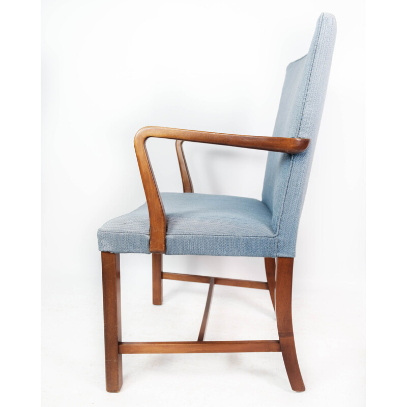 Cadeirão em mogno vintage com estofos de tecido azul claro de Fritz Hansen