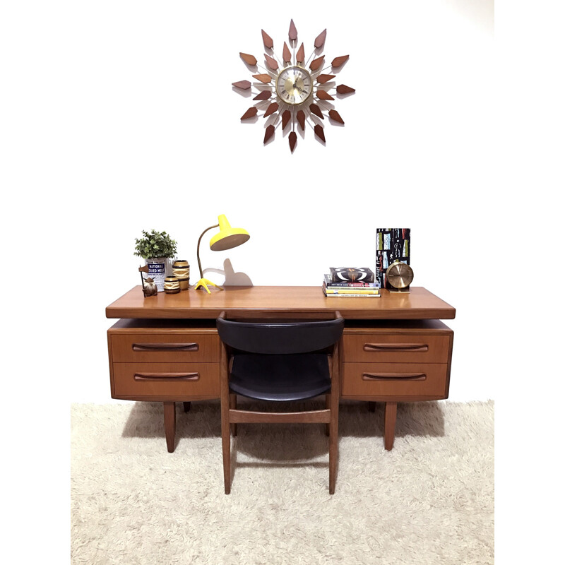 G Plan desk in teak, Victor WILKINS - 1960s