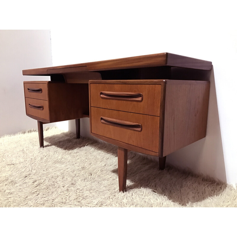 G Plan desk in teak, Victor WILKINS - 1960s