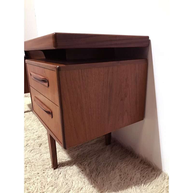 G Plan desk in teak, Victor WILKINS - 1960s