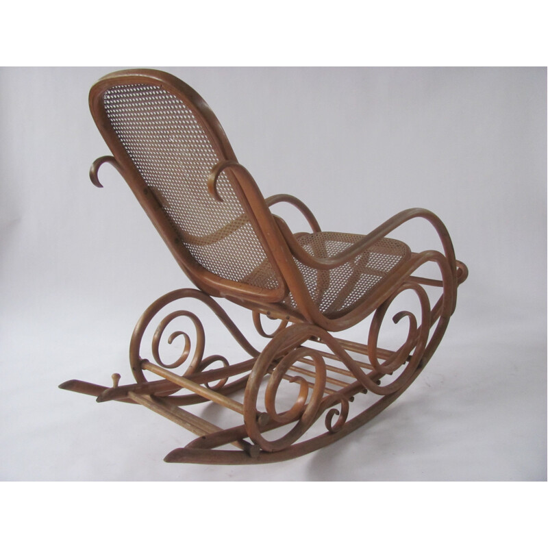 Cadeira de balanço Vintage rattan por Thonet-MundusKohn, Checoslováquia 1920s